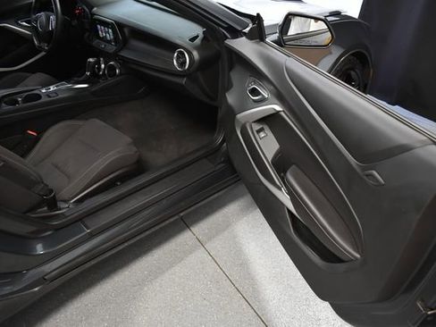 Certified 2018 Chevrolet Camaro SS RWD image 35