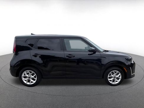 Used 2025 Kia Soul LX w/ LX Technology Package image 16