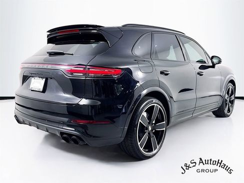 Used 2020 Porsche Cayenne Turbo w/ Assistance Package image 7