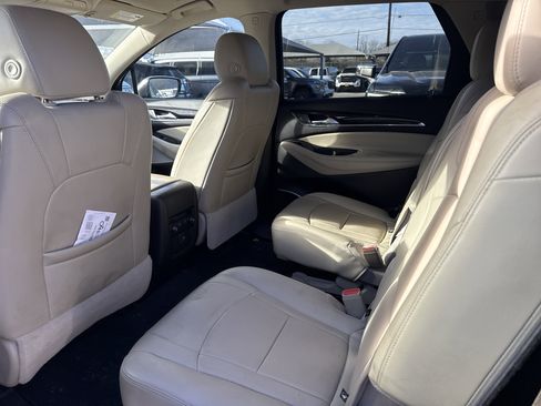 Used 2021 Buick Enclave Essence image 7