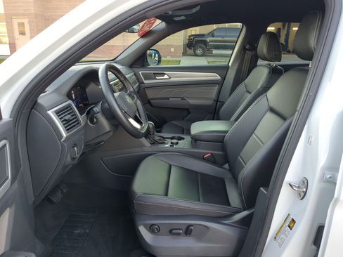 Used 2023 Volkswagen Atlas Cross Sport SE image 17