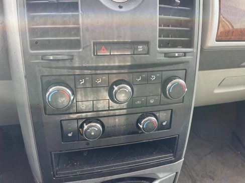 Used 2008 Chrysler Town & Country Touring image 35