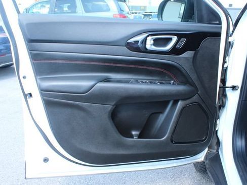 Used 2025 Jeep Compass Trailhawk w/ Trailhawk Elite Group AWD/4WD image 10