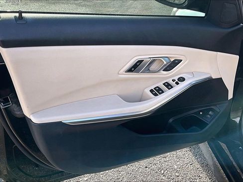 Used 2023 BMW 330e image 24