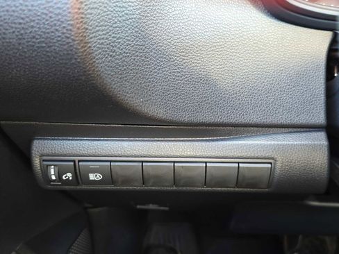 Used 2025 Toyota Corolla LE image 31