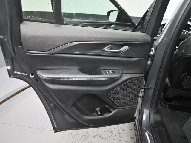 Used 2024 Jeep Grand Cherokee Laredo AWD/4WD image 14