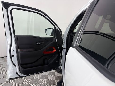 Used 2023 Nissan Frontier PRO-4X w/ Pro-4X Premium Package AWD/4WD image 10