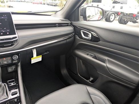 New 2026 Jeep Compass Limited image 17