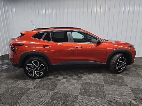 Used 2024 Chevrolet Trax RS w/ Driver Confidence Package FWD image 2