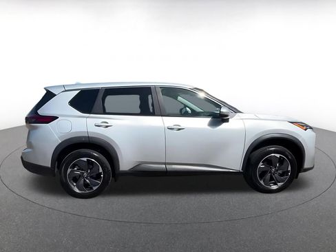 Used 2025 Nissan Rogue SV FWD image 16
