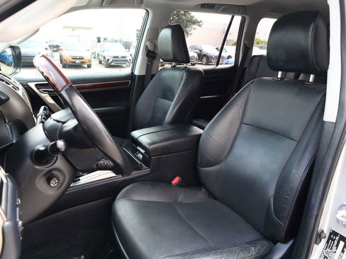 Used 2018 Lexus GX 460 Premium w/ Premium Package AWD/4WD image 37