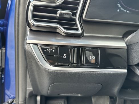 Used 2024 Kia Sportage EX image 31