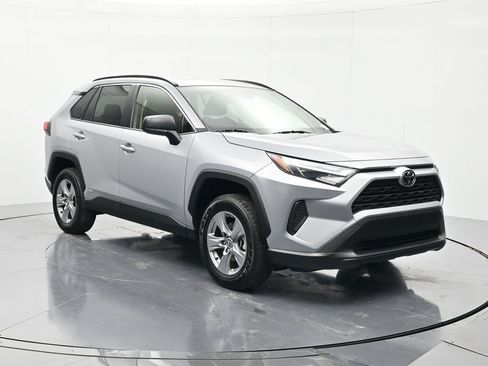 Used 2025 Toyota RAV4 LE AWD/4WD image 3