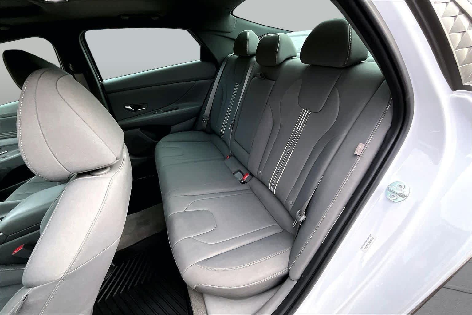 Used 2025 Hyundai Elantra SEL FWD image 21