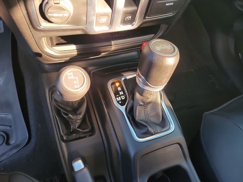 Used 2021 Jeep Wrangler Sport AWD/4WD image 21