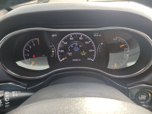 Used 2019 Jeep Grand Cherokee Laredo RWD image 34