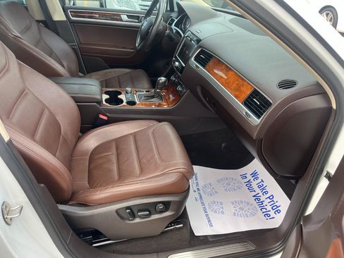 Used 2012 Volkswagen Touareg Hybrid image 20