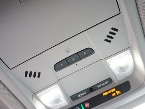 Used 2023 GMC Acadia SLT image 28