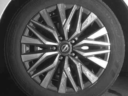 Used 2025 Nissan Altima 2.5 SV FWD image 12
