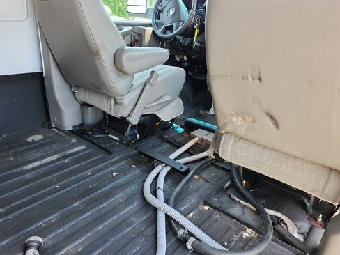 Used 2015 Chevrolet Express 3500 Extended RWD image 20