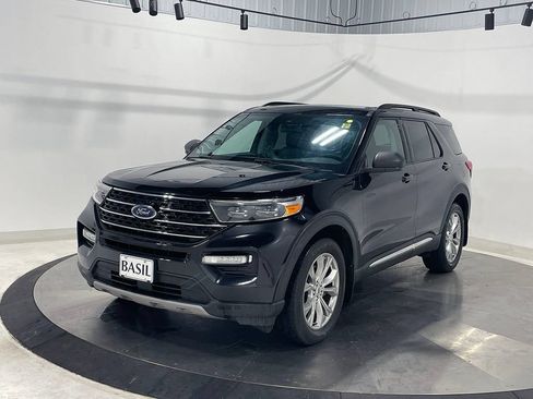 Used 2021 Ford Explorer XLT w/ Equipment Group 202A AWD/4WD image 8
