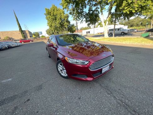 Used 2016 Ford Fusion SE image 1