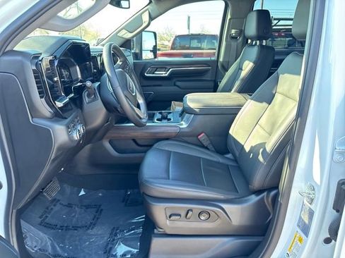 Used 2024 GMC Sierra 2500 SLT w/ SLT Premium Package image 11