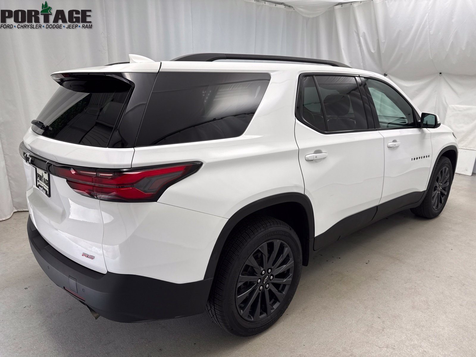 Used 2022 Chevrolet Traverse RS w/ LPO, Floor Liner Package AWD/4WD image 2