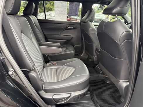 Used 2021 Toyota Highlander XSE AWD/4WD image 23