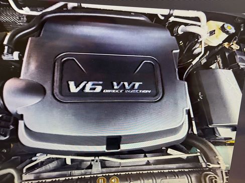 Used 2016 GMC Canyon SLE image 15