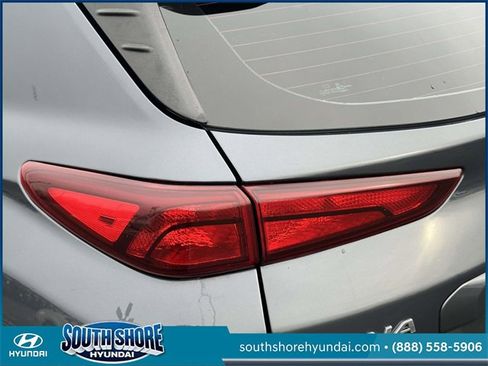 Certified 2022 Hyundai Kona SE image 12