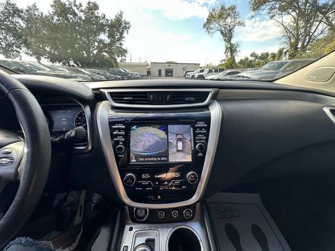 Used 2017 Nissan Murano Platinum w/ Platinum Technology Package FWD image 12
