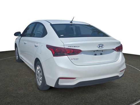 Used 2021 Hyundai Accent SE FWD image 3