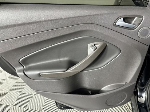 Used 2017 Ford Escape Titanium image 25