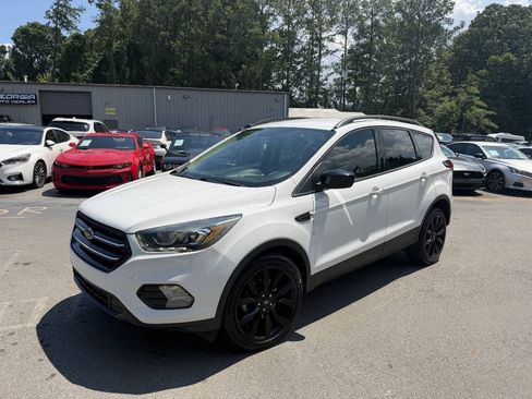 Used 2019 Ford Escape SE FWD image 1