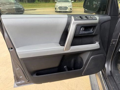 Used 2013 Toyota 4Runner SR5 RWD image 12
