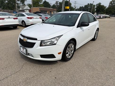 Used 2014 Chevrolet Cruze LS FWD image 4