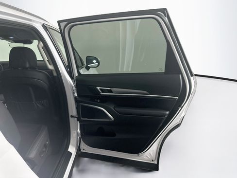 Used 2025 Kia Telluride S FWD image 33