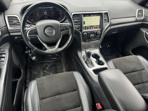 Used 2018 Jeep Grand Cherokee Altitude AWD/4WD image 10