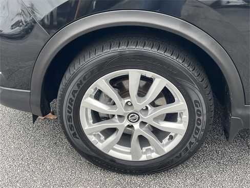 Used 2020 Nissan Rogue Sport SV image 29