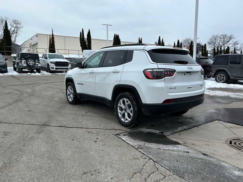 Certified 2025 Jeep Compass Latitude image 24