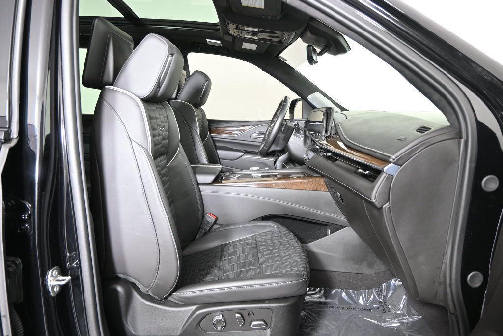 Used 2024 Cadillac Escalade Sport Platinum w/ LPO, ONYX Package AWD/4WD image 14