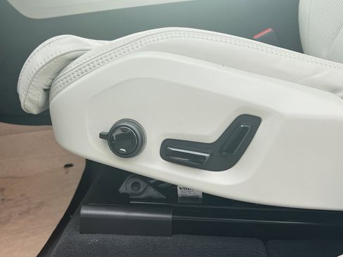 New 2026 Volvo XC60 B5 Ultra w/ Protection Package Premier image 14