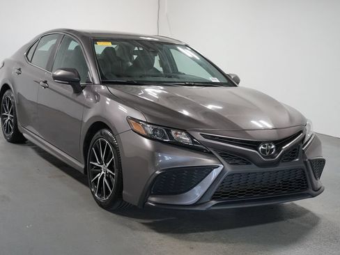 Certified 2024 Toyota Camry SE FWD image 3