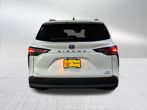 Used 2022 Toyota Sienna XLE AWD/4WD image 7