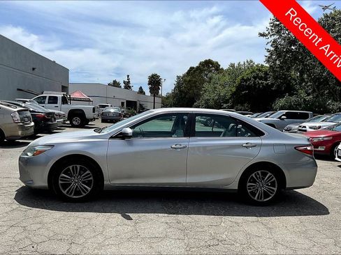 Used 2016 Toyota Camry SE image 7