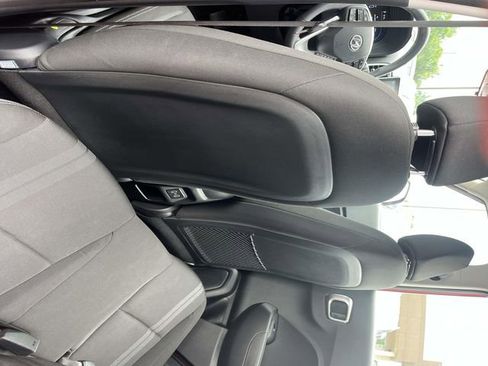 Certified 2025 Hyundai Venue SEL FWD image 19