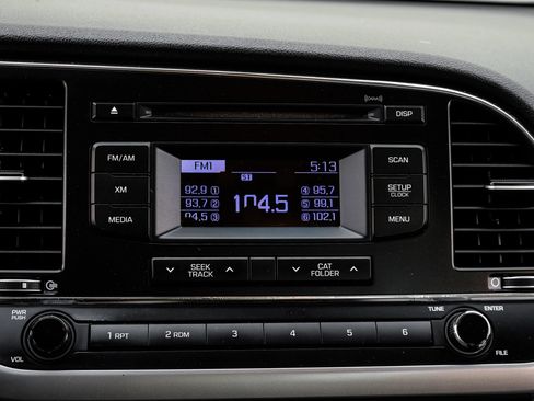 Used 2017 Hyundai Elantra SE FWD image 34