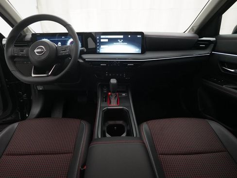 Certified 2025 Nissan Kicks SR image 5