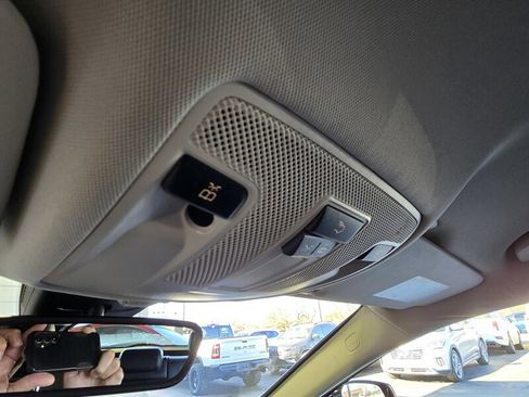 Used 2017 INFINITI QX30 Luxury w/ Cargo Package image 22